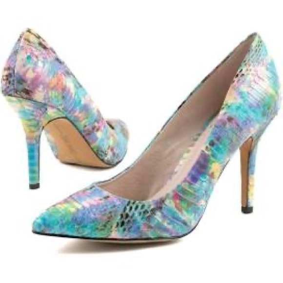 Vince Camuto Snakeskin pumps - Picture 7 of 7